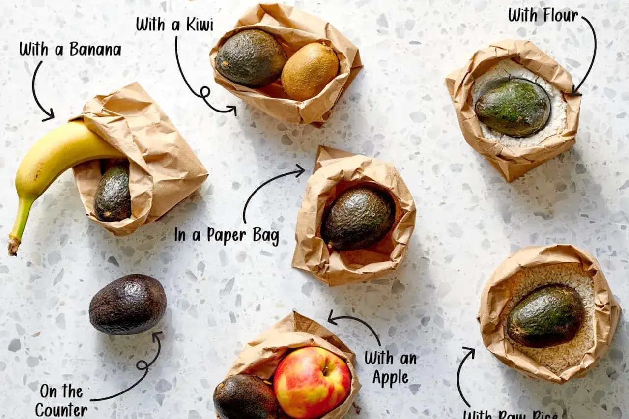 Astuces pour faire mûrir un avocat : dans un sac en papier avec une banane, un kiwi, une pomme, de la farine ou du riz cru.
